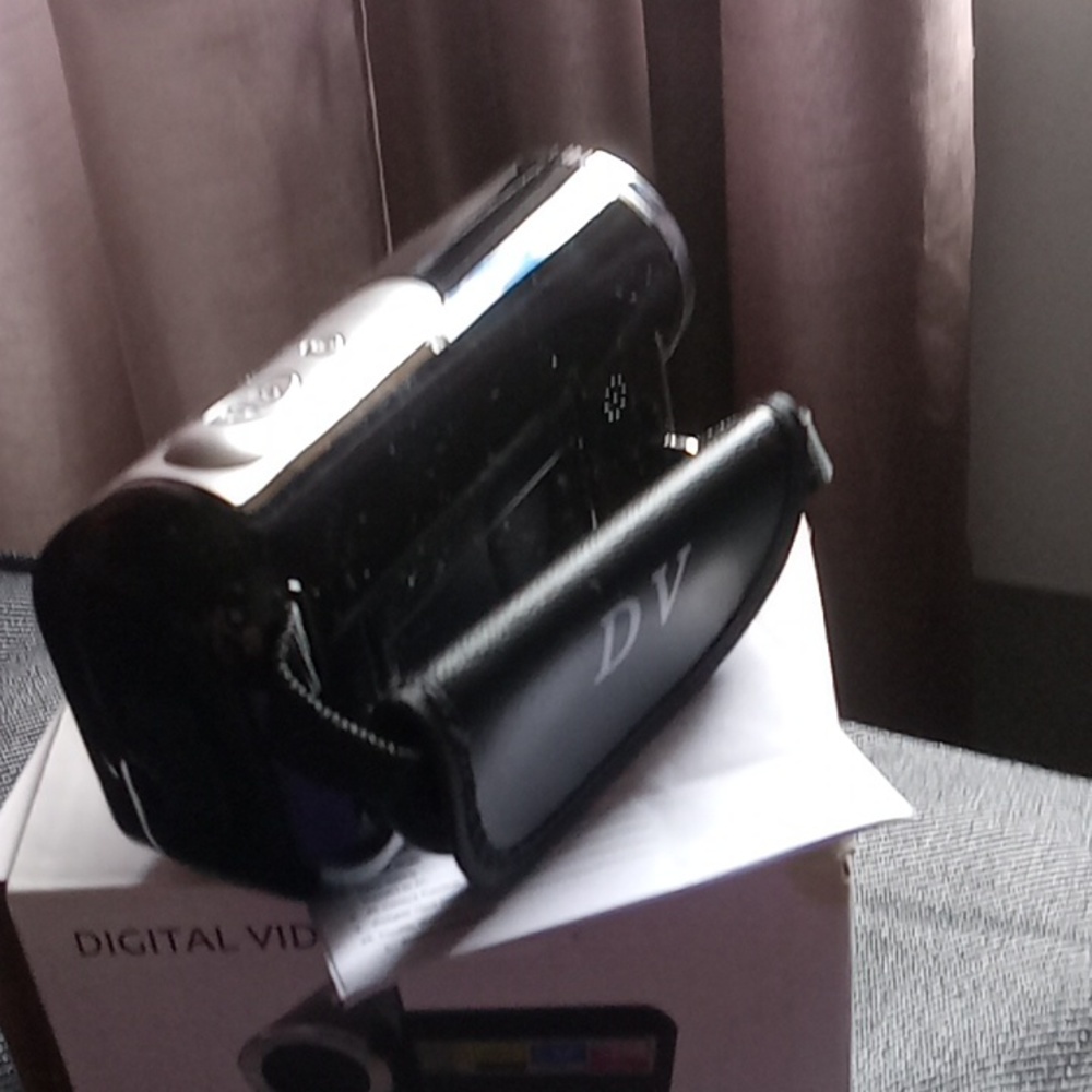 Digital video camera - Picture 2 of 4